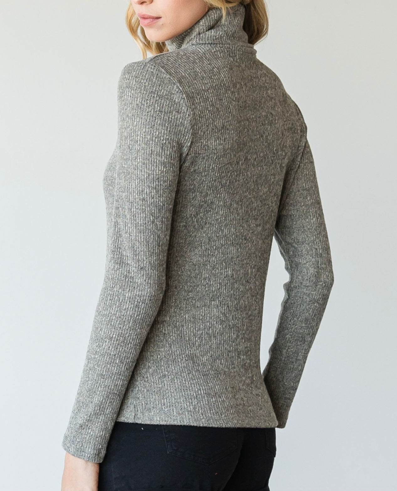 La Básica Turtleneck Ribbed Top (Multiple Colors Available)